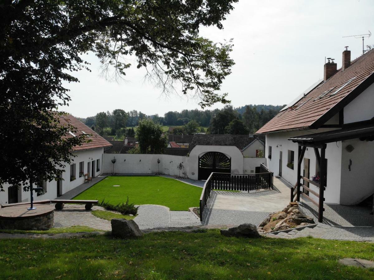 Statek Cesky Dvur Hotel Postupice Kültér fotó